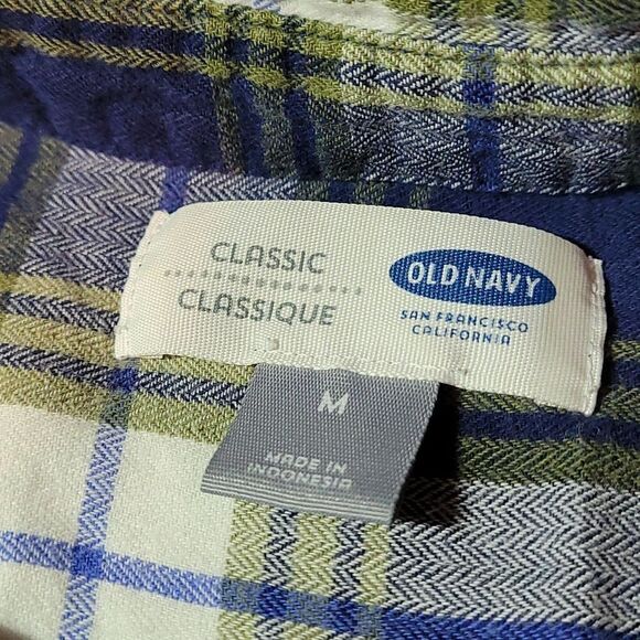 Old Navy woman's plaid button up shirt - Picture 5 of 6